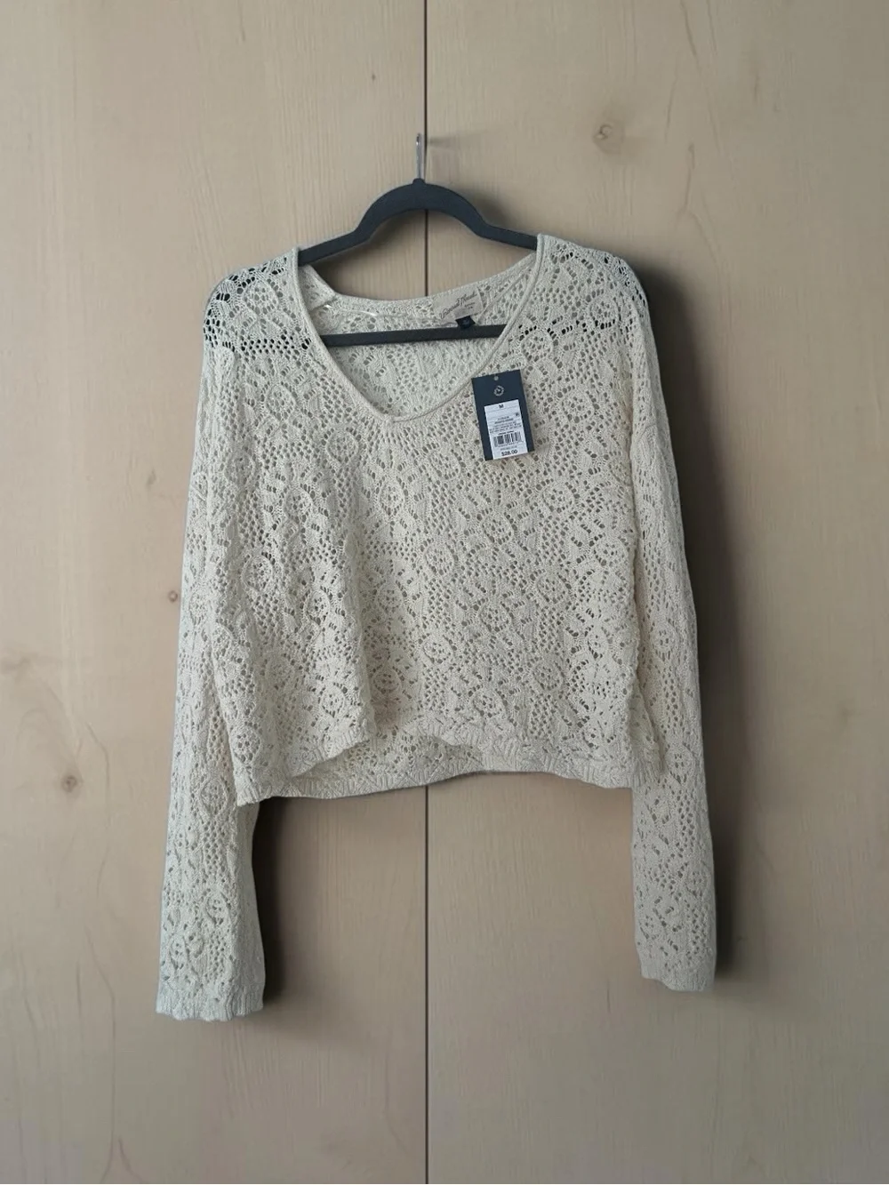 NEW Universal Thread Cream Crochet V-Neck Cropped Sweater - Picture 1 of 4